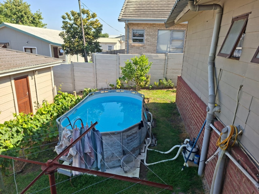 6 Bedroom Property for Sale in Hartenbos Central Western Cape